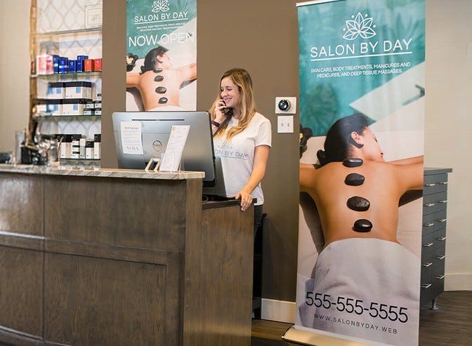 Custom retractable banner display with aluminum base